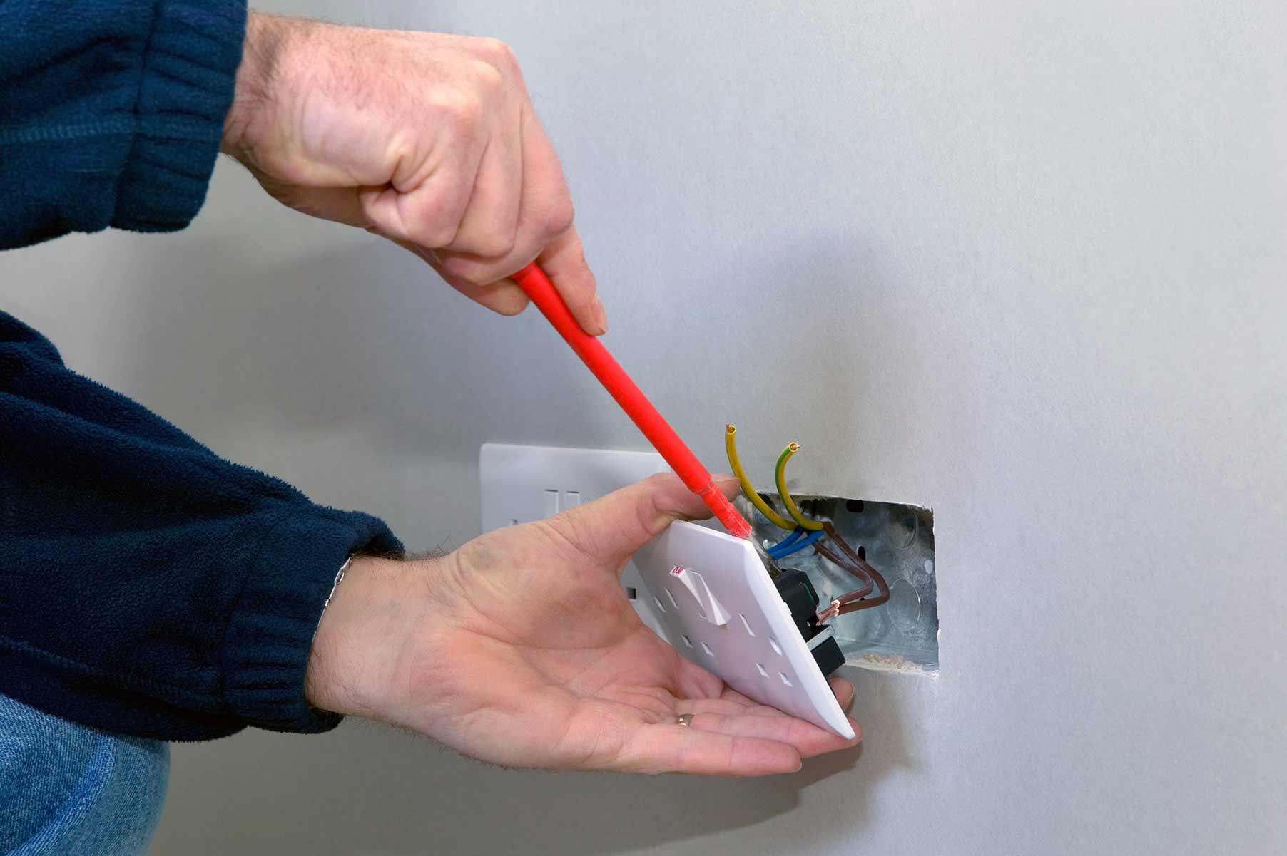 Our electricians can install plug sockets for domestic and commercial proeprties in Queens Park and the local area. 
